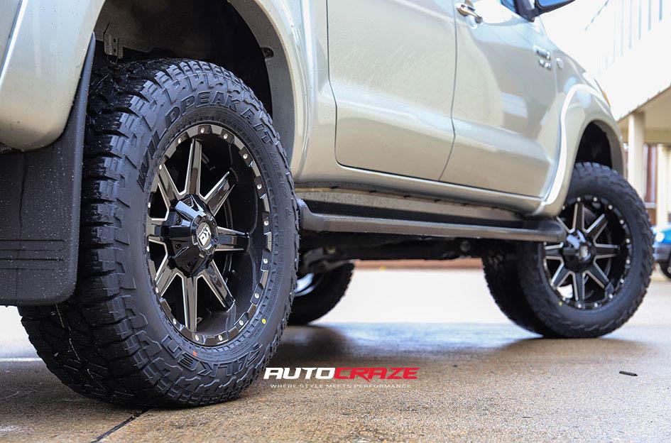 TOYOTA HILUX N70 4WD BLADE  OR GLOSS BLACK MILLED
